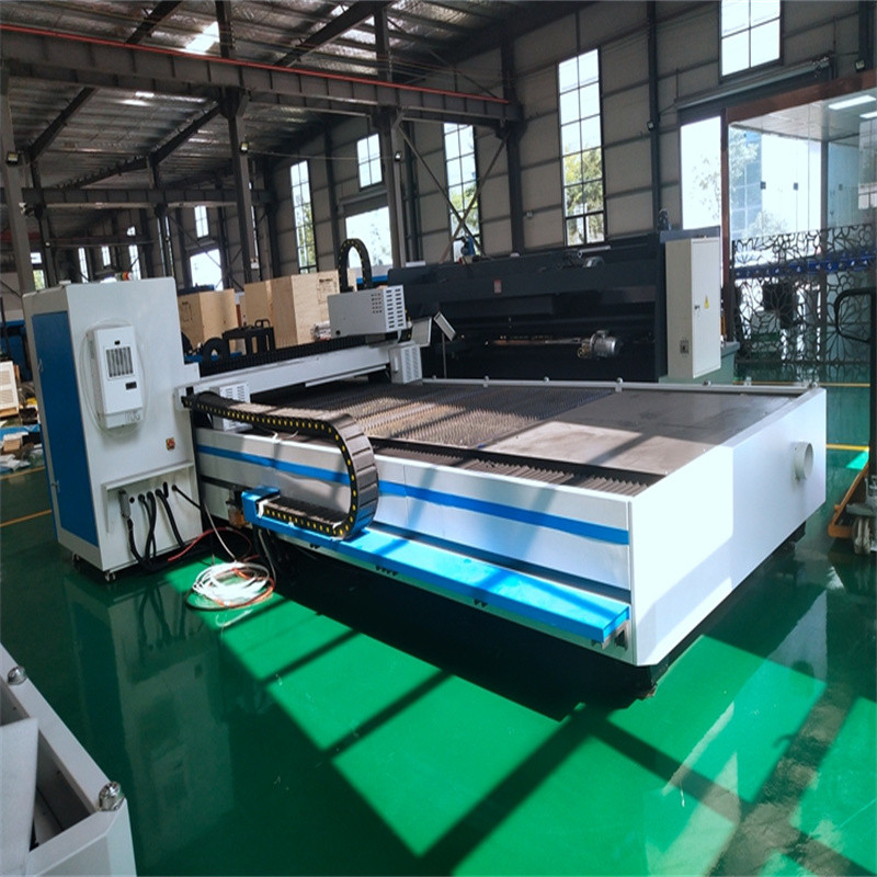 1000w 2000w 3000w 4kw Cnc الألياف الليزر القاطع للصلب الألومنيوم الصفائح المعدنية