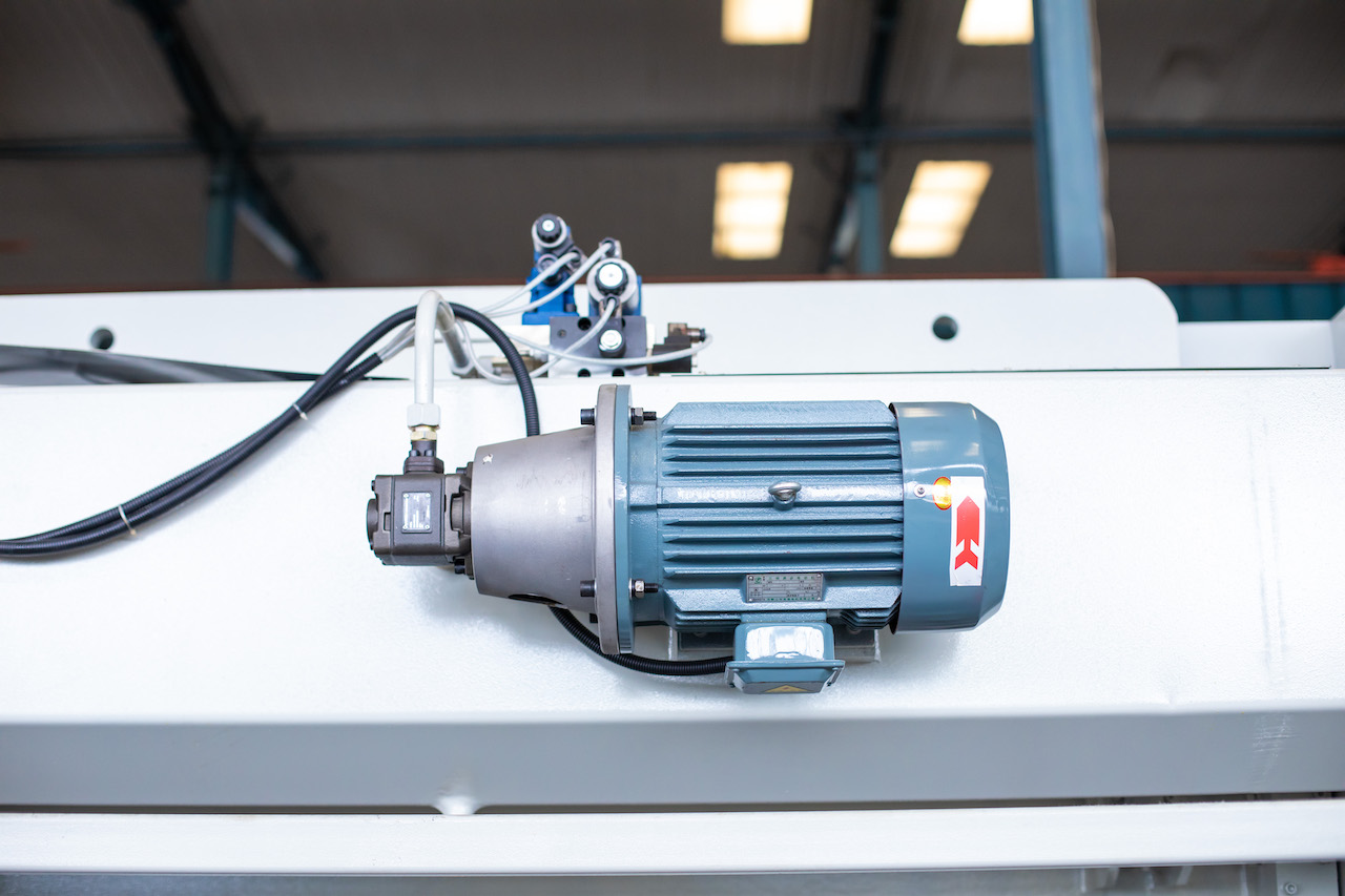 100t Hydraulic Cnc Brake Press Crowning Cnc Press Brake Delem 100t الهيدروليكية باستخدام الحاسب الآلي الفرامل الصحافة تتويج باستخدام الحاسب الآلي الصحافة الفرامل Delem