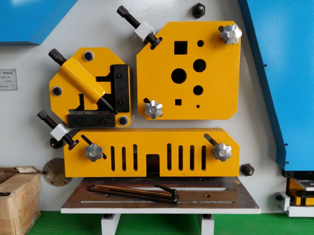 110 Ton Metal Sheet Press Corner Cutting Hydraulic Ironworker Machine 110 طن الصفائح المعدنية الصحافة ركن قطع آلة القص والتثقيب الهيدروليكية