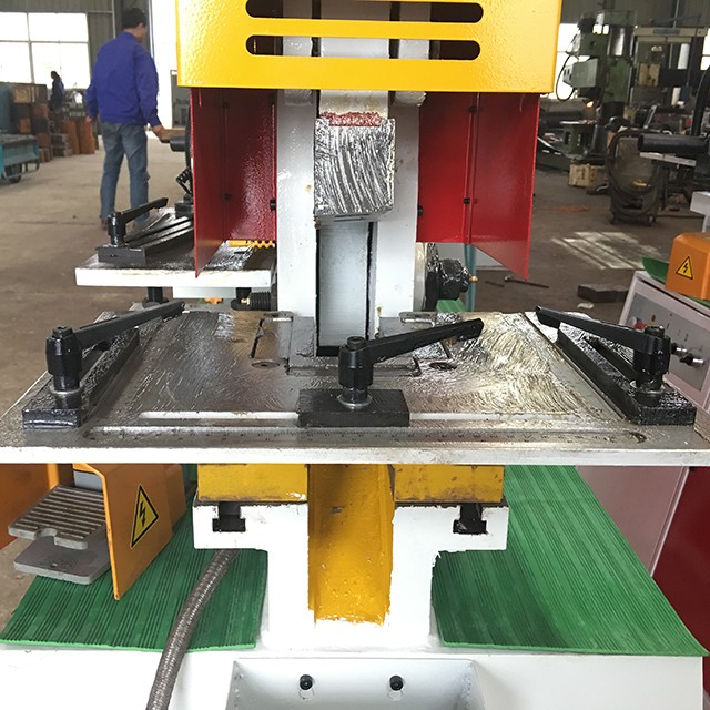110 Ton Metal Sheet Press Corner Cutting Hydraulic Ironworker Machine 110 طن الصفائح المعدنية الصحافة ركن قطع آلة القص والتثقيب الهيدروليكية