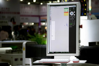 1500*3000mm 500w Racuys Or Ipg Fiber Laser Cutting Machine 1500 * 3000mm 500w Racuys أو آلة القطع بالليزر الليفي Ipg