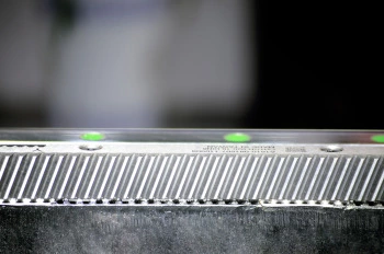 1500*3000mm 500w Racuys Or Ipg Fiber Laser Cutting Machine 1500 * 3000mm 500w Racuys أو آلة القطع بالليزر الليفي Ipg