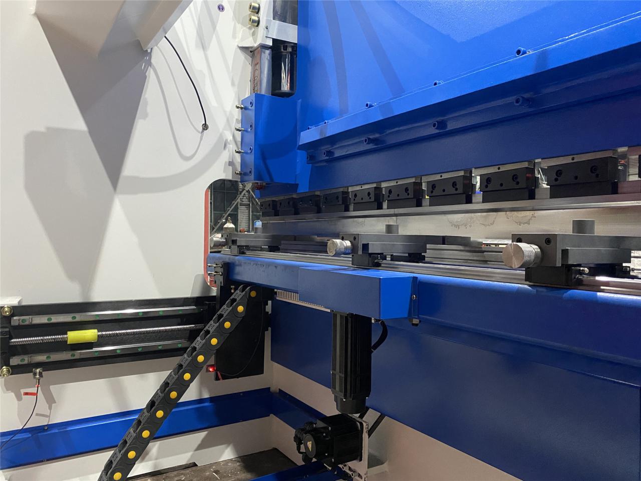 160t-4000 4-axis Cnc Hydraulic Bending Machine Press Brake 160t-4000 4-محور Cnc الهيدروليكية الانحناء آلة الصحافة الفرامل