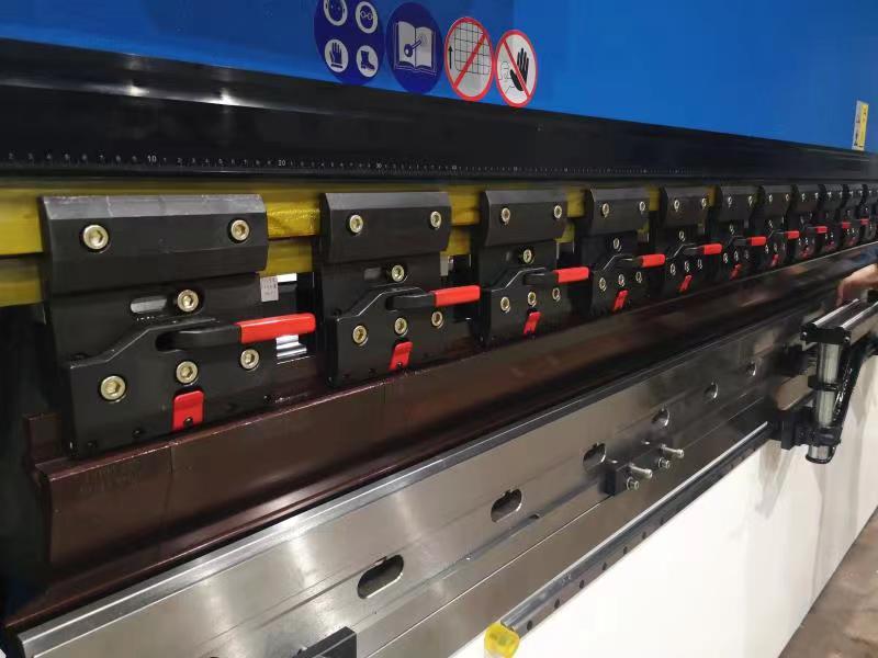 160t-4000 4-axis Cnc Hydraulic Bending Machine Press Brake 160t-4000 4-محور Cnc الهيدروليكية الانحناء آلة الصحافة الفرامل