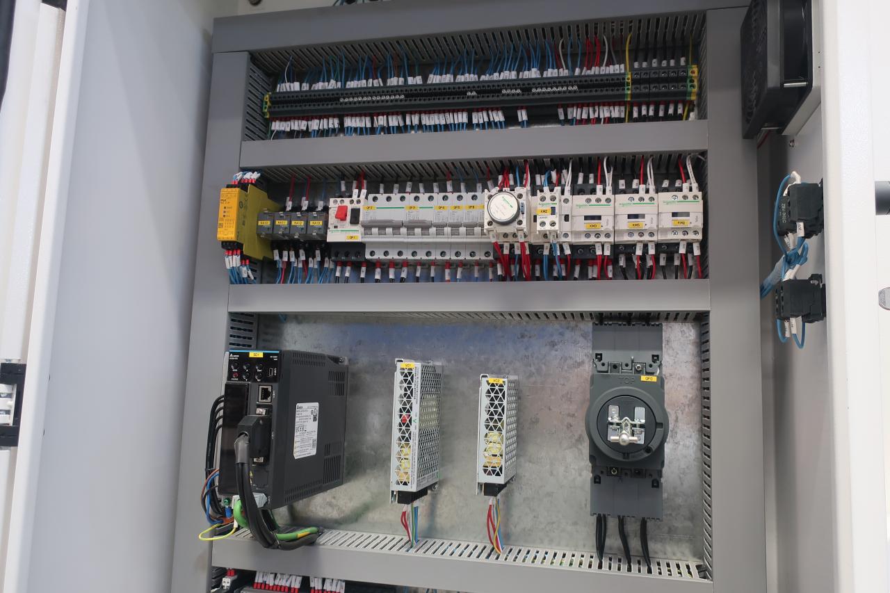 آلة قص المقصلة الهيدروليكية 16 مم لقطع الصفائح المعدنية 6 أمتار