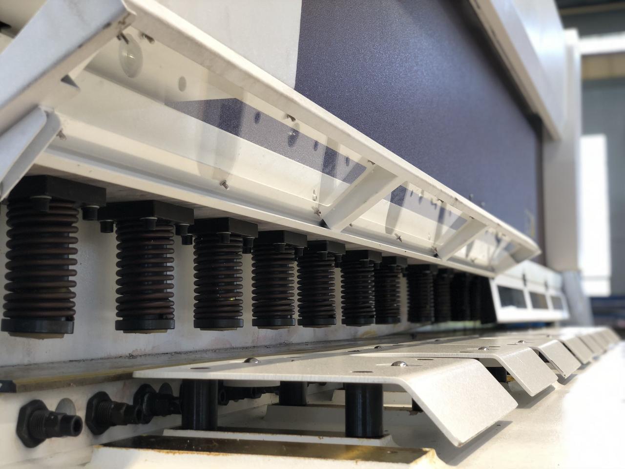 16mm Hydraulic Guillotine Shearing Machine For Sheet Metal Cutting 6 Meters آلة قص المقصلة الهيدروليكية 16 مم لقطع الصفائح المعدنية 6 أمتار