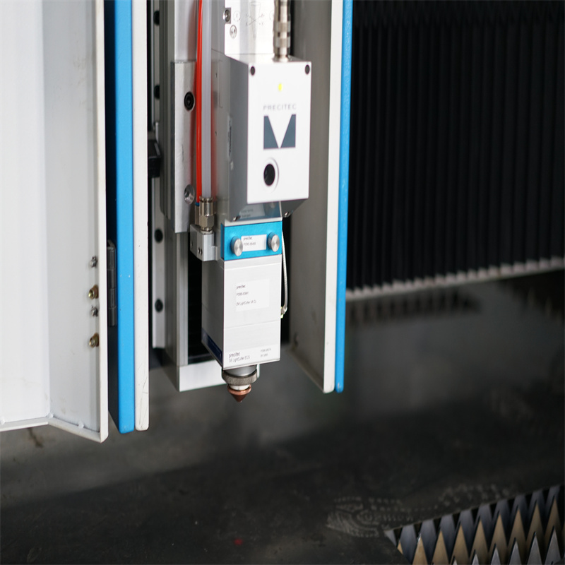 2000w آلة القطع بالليزر المعدنية Cnc الصفائح المعدنية آلة القطع بالليزر