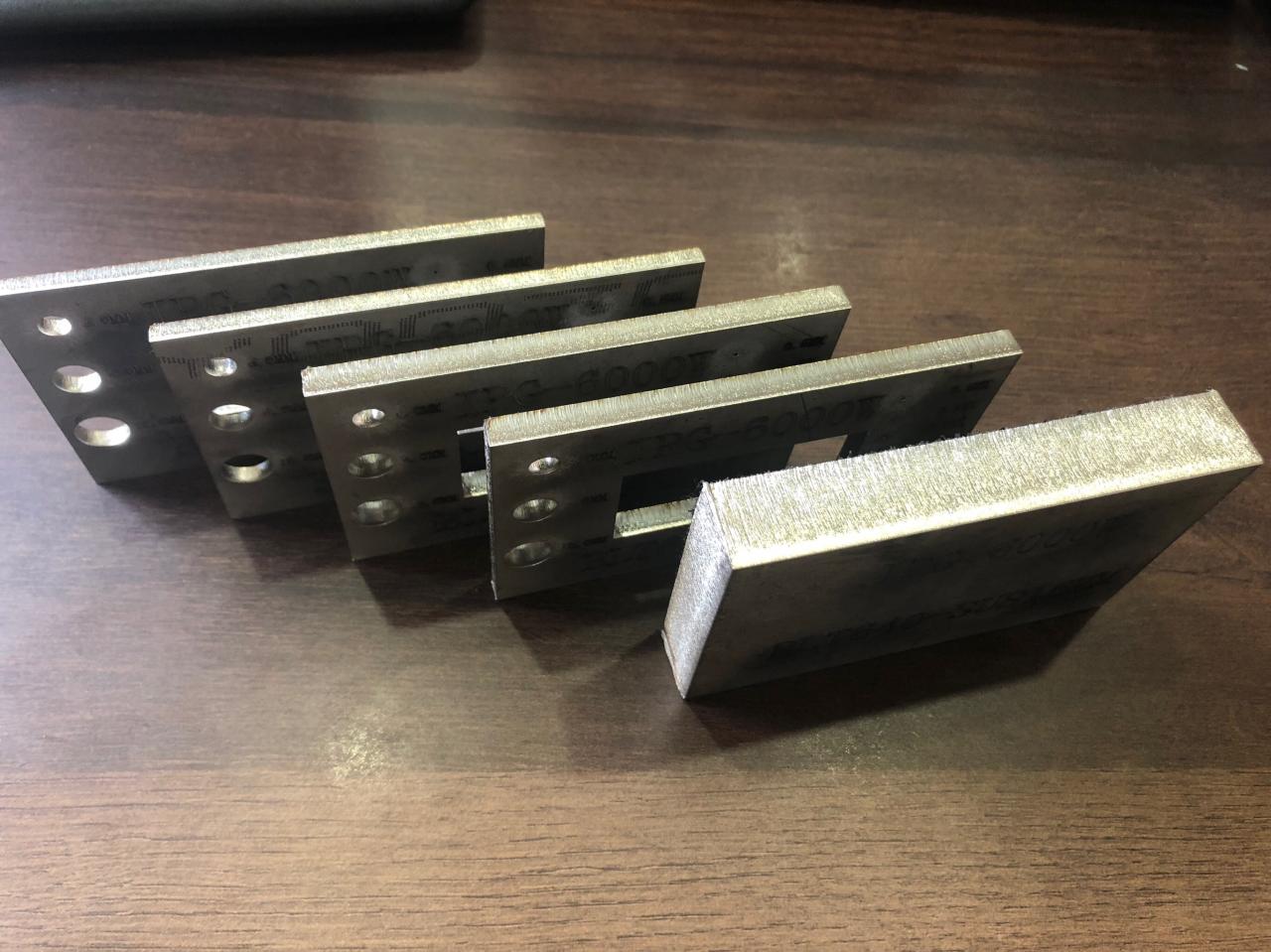 3015 4015 1kw To 6kw Cnc Fiber Laser Cutting Machine Raycus Laser Power 3015 4015 1kw إلى 6kw آلة قطع الألياف بالليزر باستخدام الحاسب الآلي Raycus Laser Power