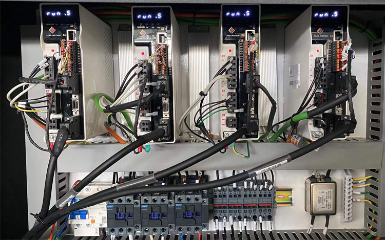 3015 Fiber Laser Cutting Machine For High-Speed Cutting Of 1-6mm Metal Materials 3015 آلة القطع بليزر الألياف لقطع عالية السرعة للمواد المعدنية 1-6mm