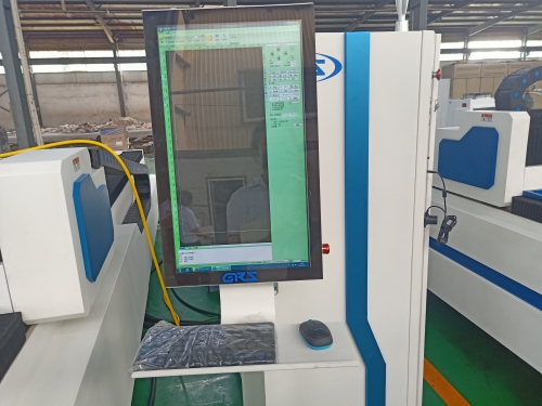 3015 Fiber Laser Cutting Machine For Metal Tube Carbon Sheet Steel 3015 ألياف الليزر آلة القطع لأنابيب الصلب ورقة الكربون الصلب