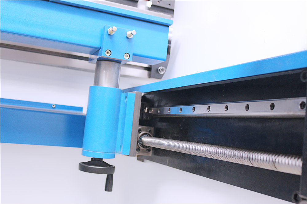 3+1 Axis Cnc Hydraulic Press Brake With Esa System مكبس هيدروليكي 3 + 1 محور Cnc مع نظام Esa