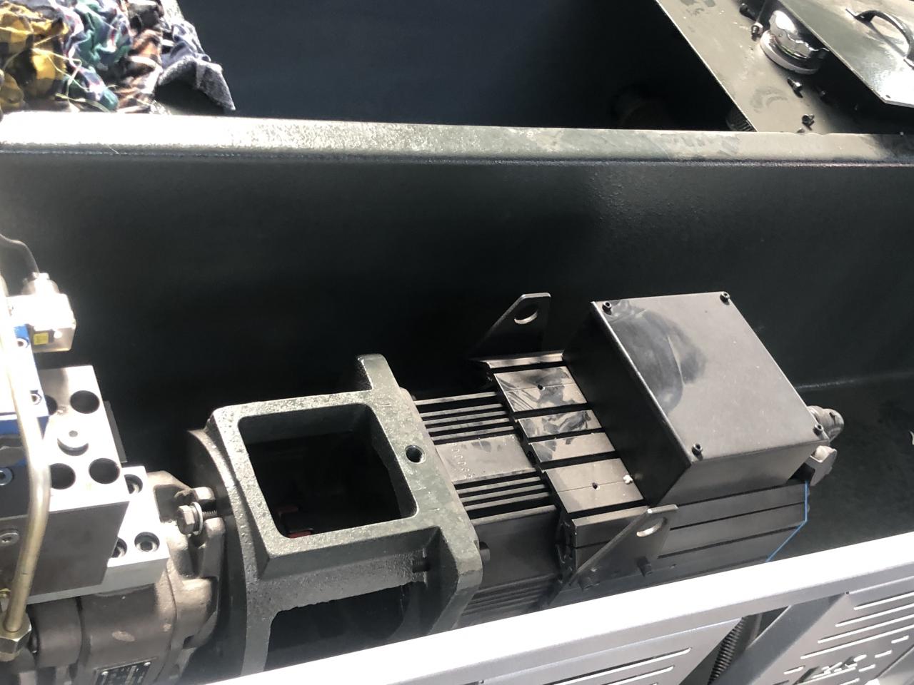 3+1 Axis Cnc Hydraulic Press Brake With Esa System مكبس هيدروليكي 3 + 1 محور Cnc مع نظام Esa