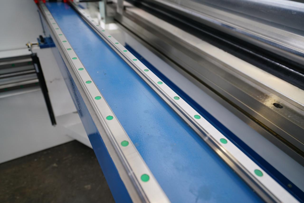 4 Axis Cnc Tandem Press Brake With Delem Da58t 2d Graphical Controller 4 مكابح ضغط Cnc Tandem ذات المحور مع وحدة تحكم رسومية Delem Da58t 2d