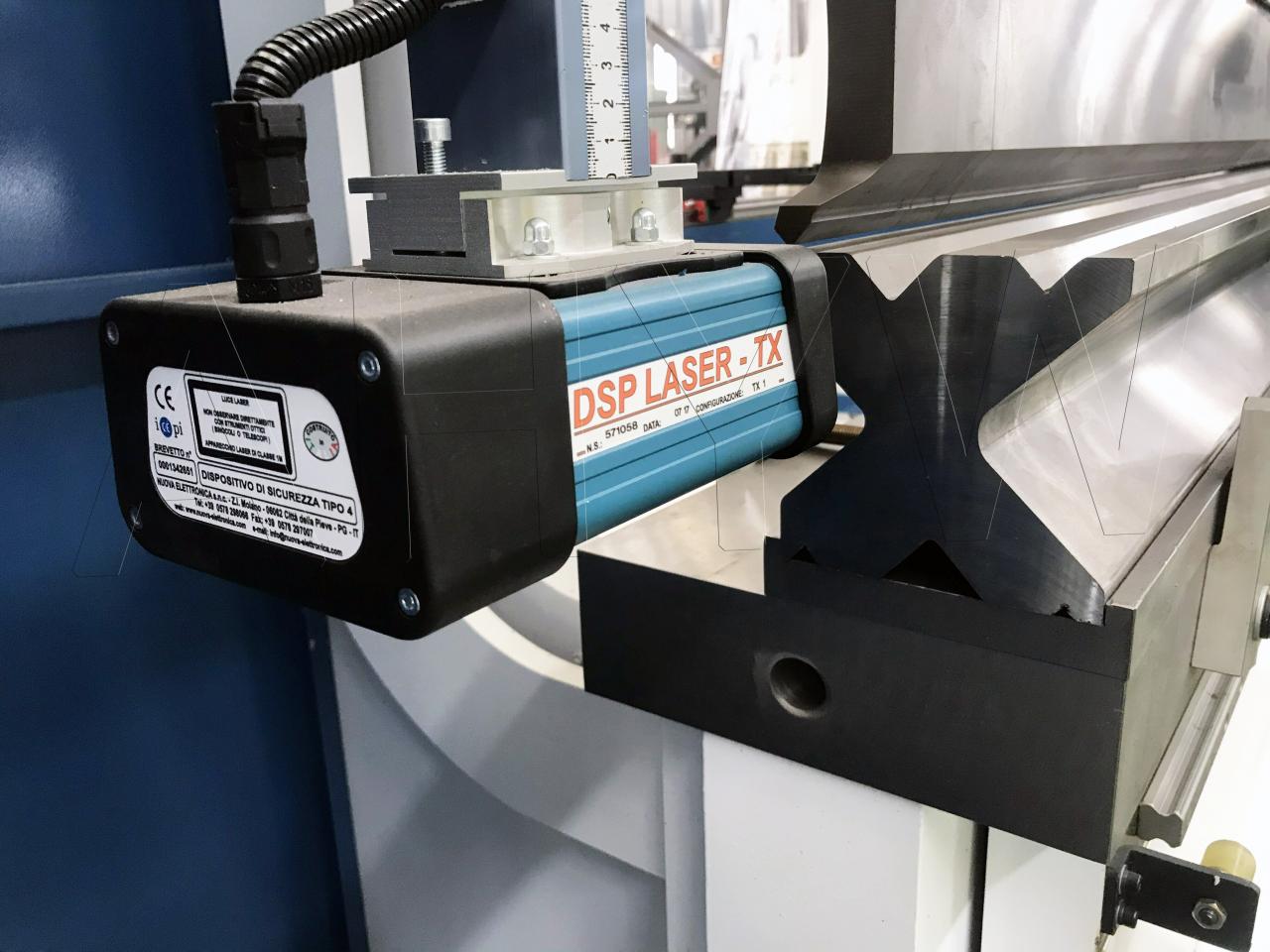 4 Axis Cnc Tandem Press Brake With Delem Da58t 2d Graphical Controller 4 مكابح ضغط Cnc Tandem ذات المحور مع وحدة تحكم رسومية Delem Da58t 2d