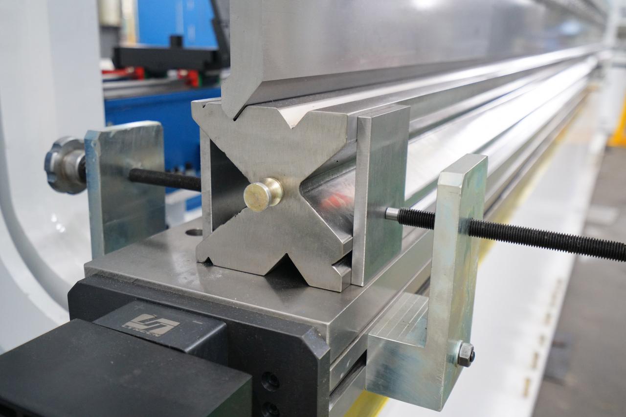 4 Axis Cnc Tandem Press Brake With Delem Da58t 2d Graphical Controller 4 مكابح ضغط Cnc Tandem ذات المحور مع وحدة تحكم رسومية Delem Da58t 2d