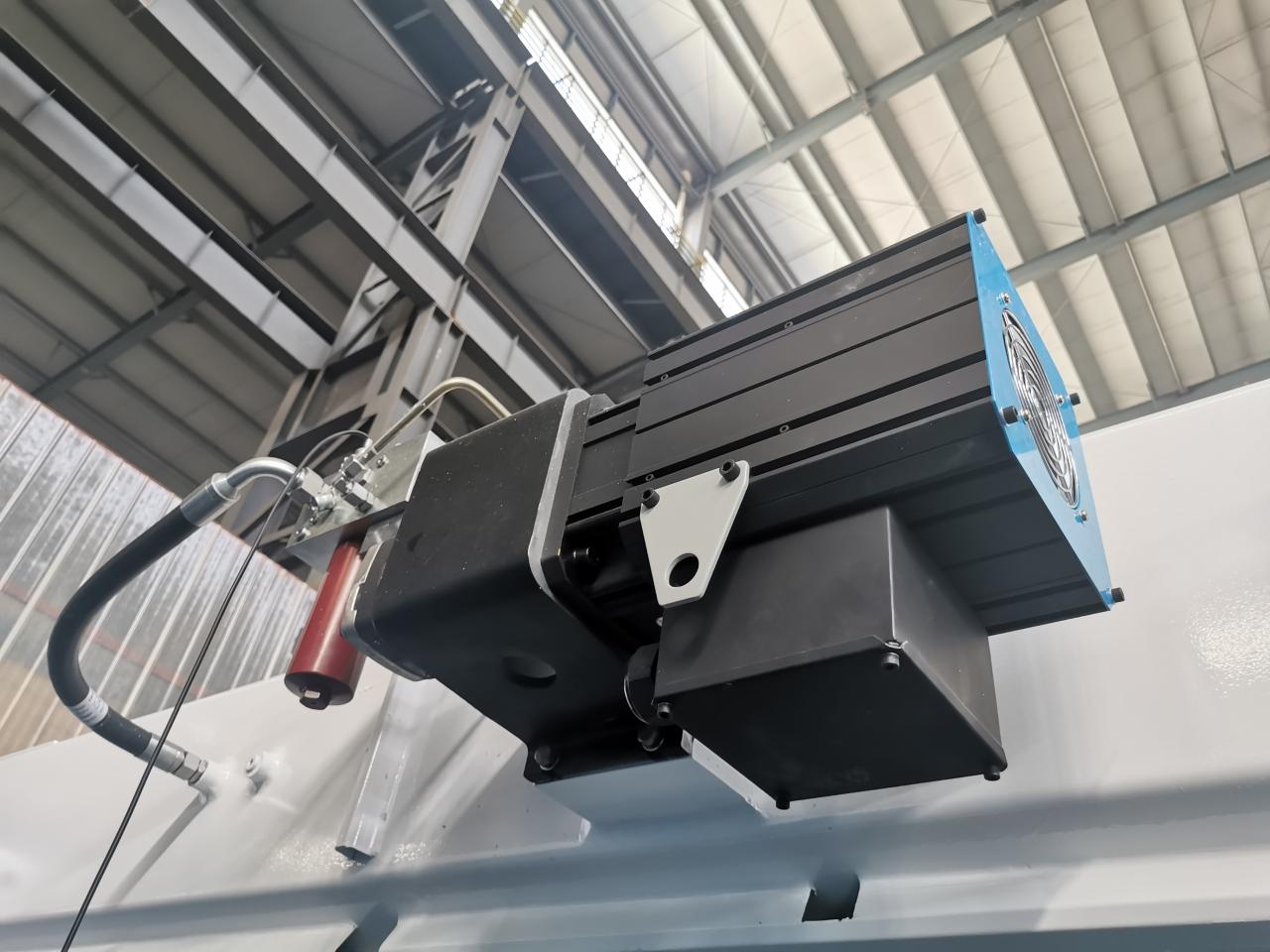 4 Axis Cnc Tandem Press Brake With Delem Da58t 2d Graphical Controller 4 مكابح ضغط Cnc Tandem ذات المحور مع وحدة تحكم رسومية Delem Da58t 2d