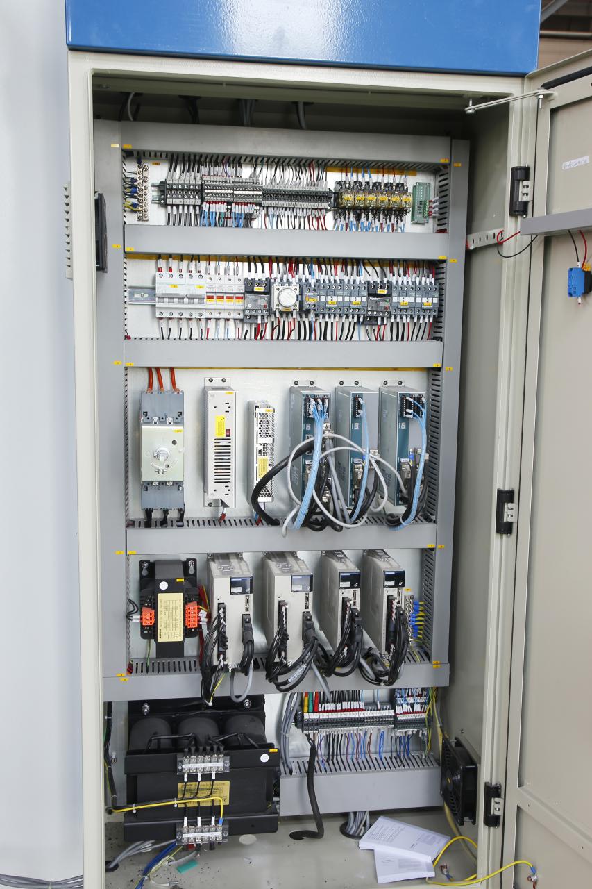 4 Axis Cnc Tandem Press Brake With Delem Da58t 2d Graphical Controller 4 مكابح ضغط Cnc Tandem ذات المحور مع وحدة تحكم رسومية Delem Da58t 2d