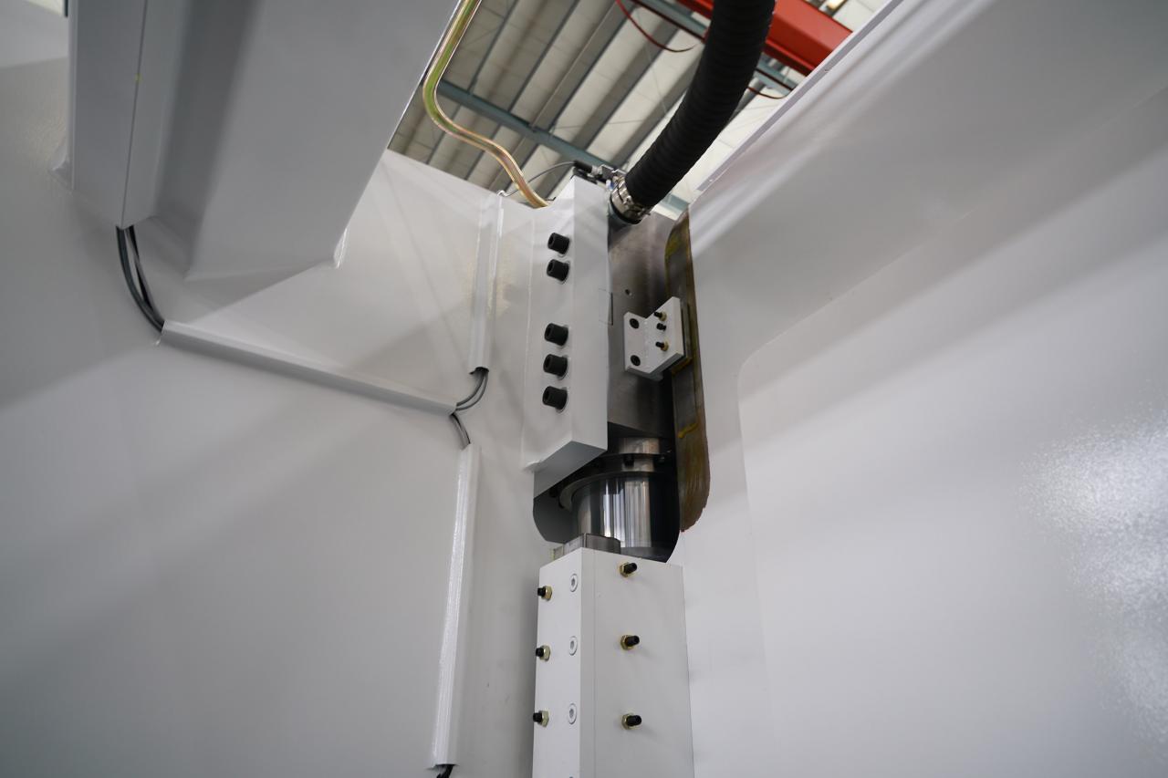 4 Axis Cnc Tandem Press Brake With Delem Da58t 2d Graphical Controller 4 مكابح ضغط Cnc Tandem ذات المحور مع وحدة تحكم رسومية Delem Da58t 2d