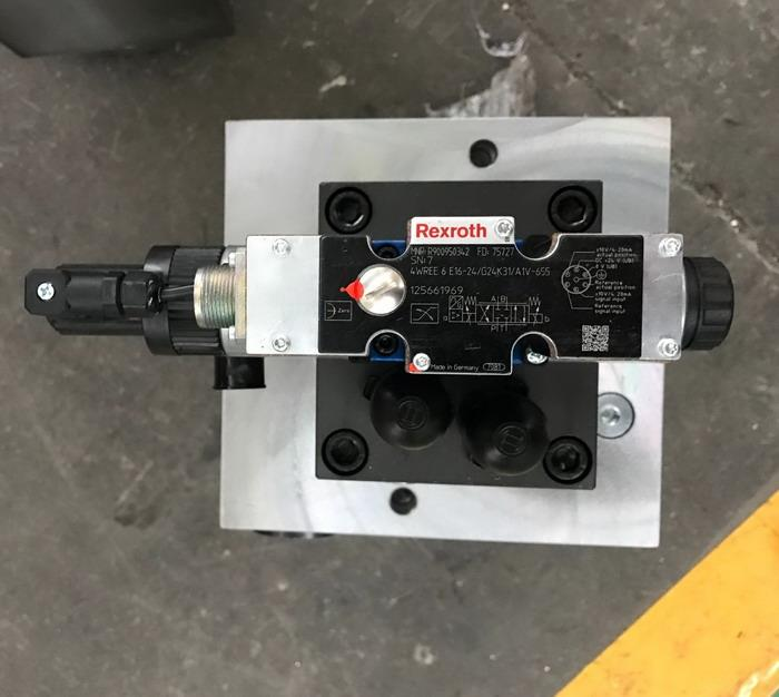 4 Axis Cnc Tandem Press Brake With Delem Da58t 2d Graphical Controller 4 مكابح ضغط Cnc Tandem ذات المحور مع وحدة تحكم رسومية Delem Da58t 2d