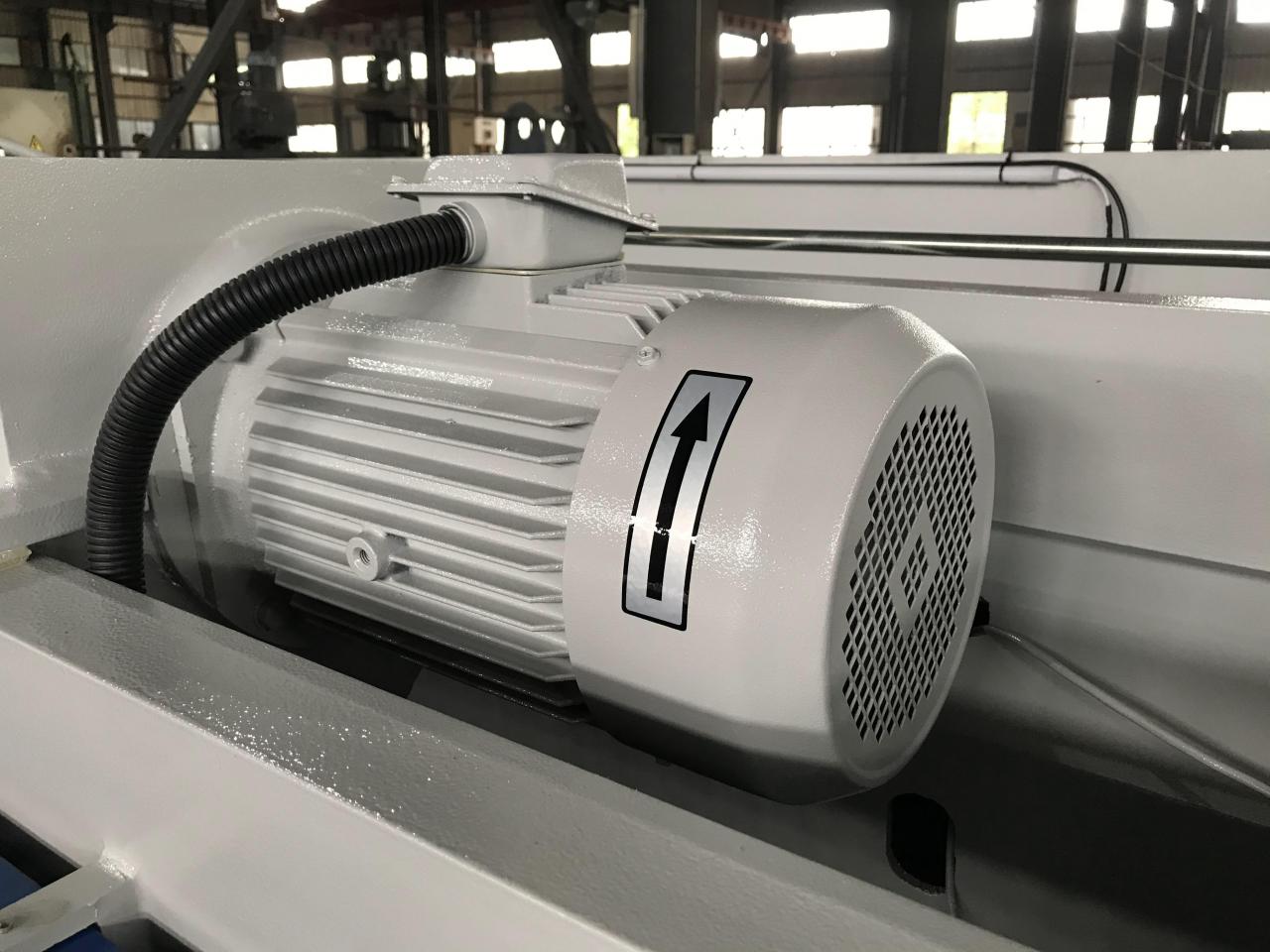 4mm Oem Qc11y-8x3200 Nc Hydraulic Guillotine Guillotine Shearing Machine 4mm Oem Qc11y-8x3200 Nc آلة قص المقصلة الهيدروليكية