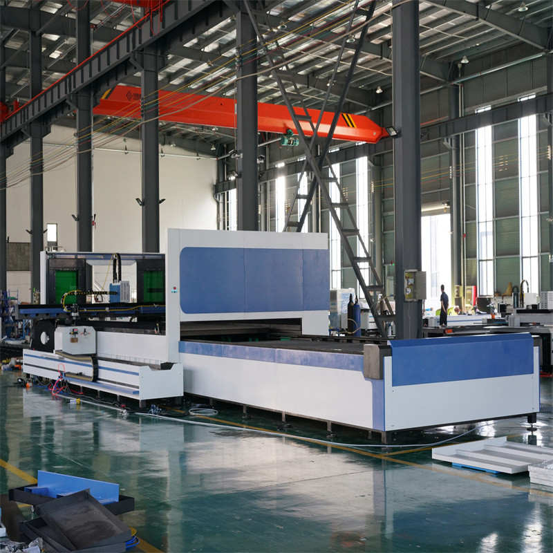 500W 1500W 4Kw الألياف آلة القطع بالليزر آلة القطع بالليزر الصفائح المعدنية 2000Watt 3kw