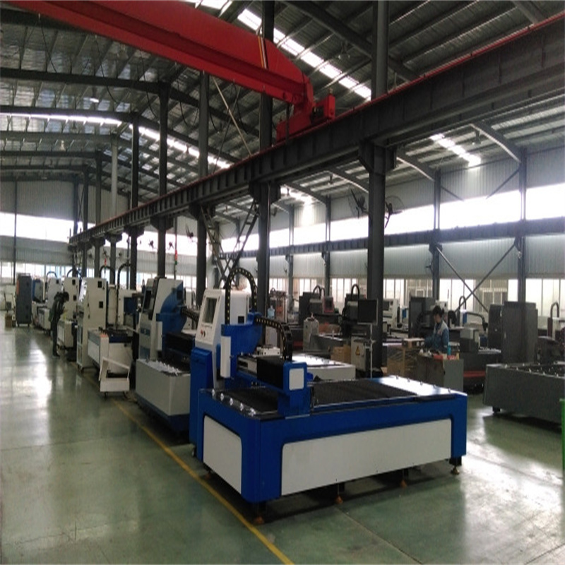 500w الصفائح المعدنية رخيصة الثمن آلة القطع بالليزر الألياف للبيع