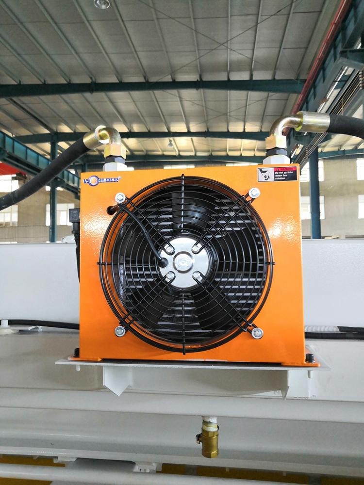 6mm Q11 Electric Sheet Plate Shearing Machine 8 Feet Sheet Metal Shearing Machine آلة قص الصفائح الكهربائية 6 مم Q11 8 أقدام آلة قص الصفائح المعدنية