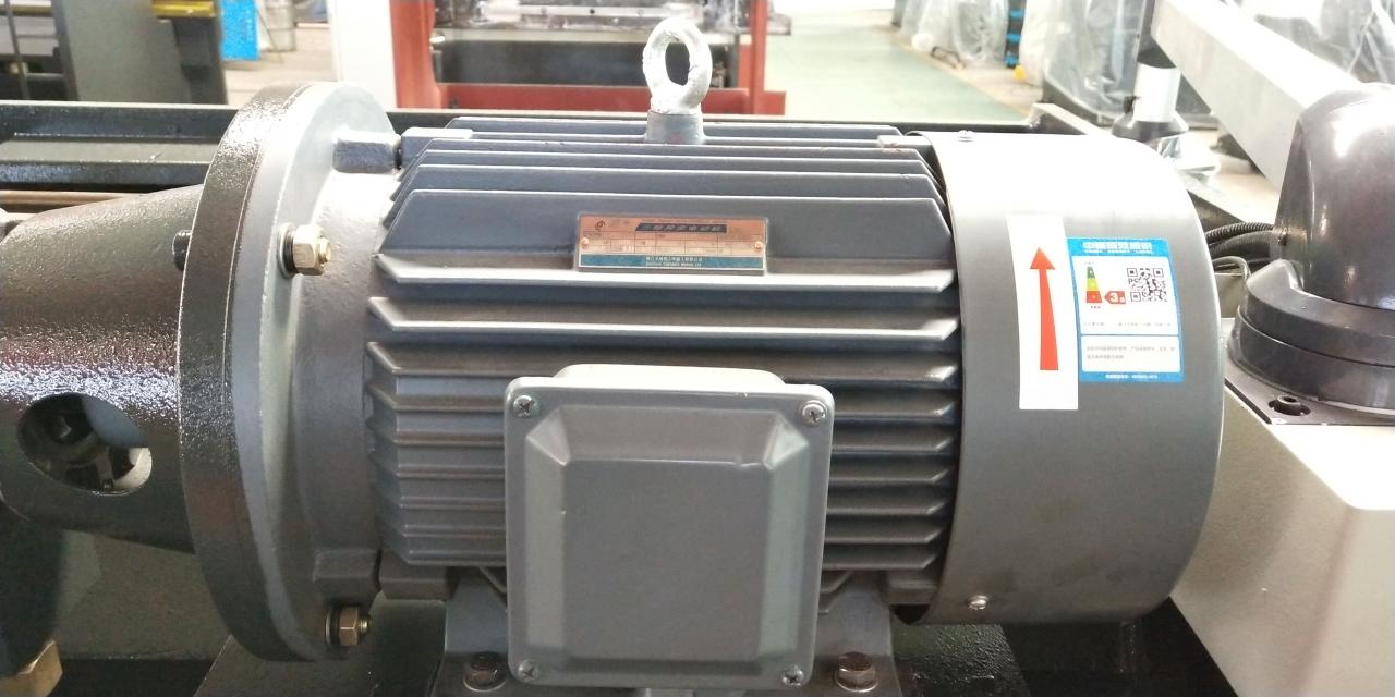 6mm*3200 Hydraulic Steel Plate Cutting Machinery Steel Plate Shearing Machine 6 مم * 3200 آلة قطع الألواح الفولاذية الهيدروليكية