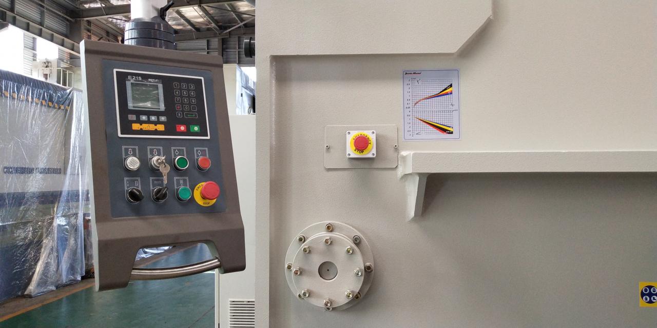 6mm*3200 Hydraulic Steel Plate Cutting Machinery Steel Plate Shearing Machine 6 مم * 3200 آلة قطع الألواح الفولاذية الهيدروليكية