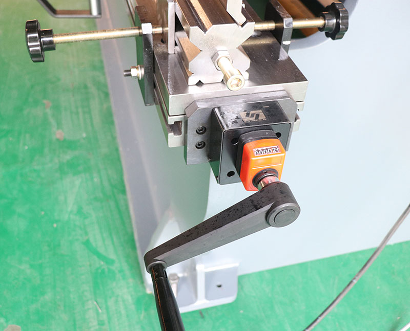 آلة ثني الصفائح المعدنية Wc-63t3200 آلة ثني الصفائح المعدنية Cnc الفرامل الهيدروليكية الصحافة