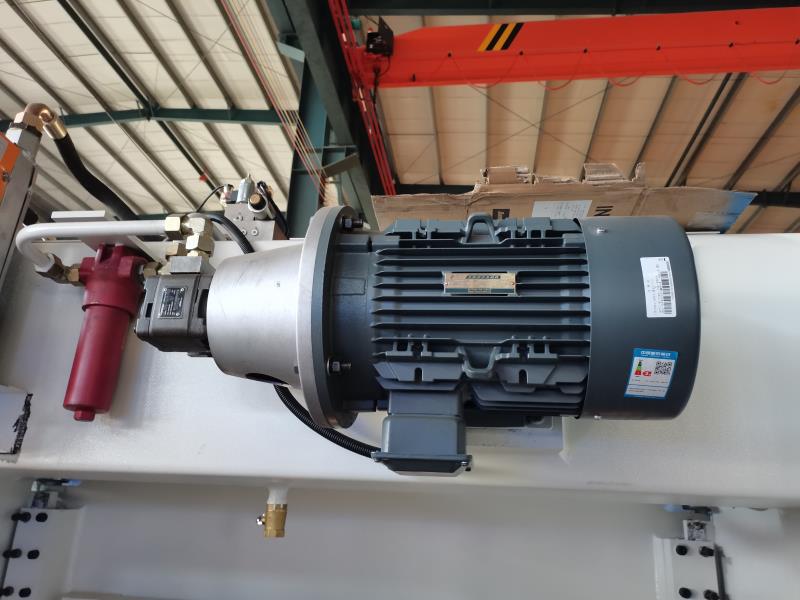 China Metal Hydraulic Press Brake Machine With Reasonable Price الصين آلة الفرامل الهيدروليكية الصحافة المعدنية بسعر معقول