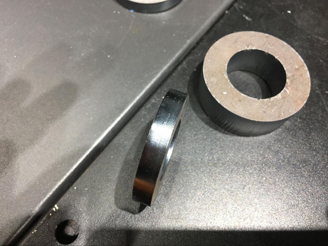 Cnc Fiber Laser Metal Cutting Machine 2000w Fiber Laser Cutting Machine آلة قطع المعادن بليزر الألياف باستخدام الحاسب الآلي 2000 واط آلة القطع بالليزر الليفي