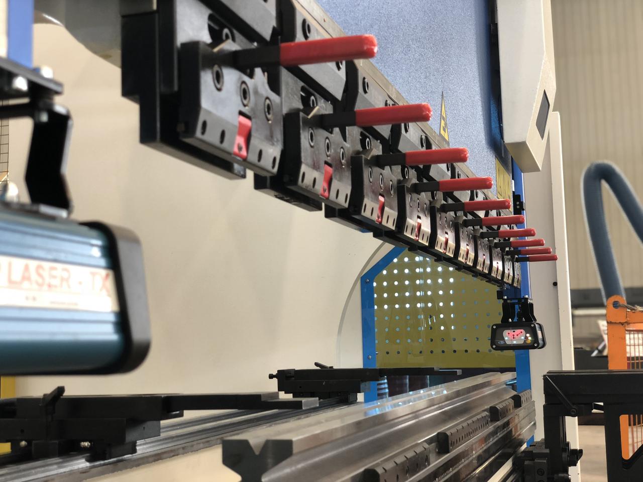 Cnc Hydraulic Bending Machine 160x3200 Press Brake Price آلة الانحناء الهيدروليكية باستخدام الحاسب الآلي 160x3200 اضغط على سعر الفرامل