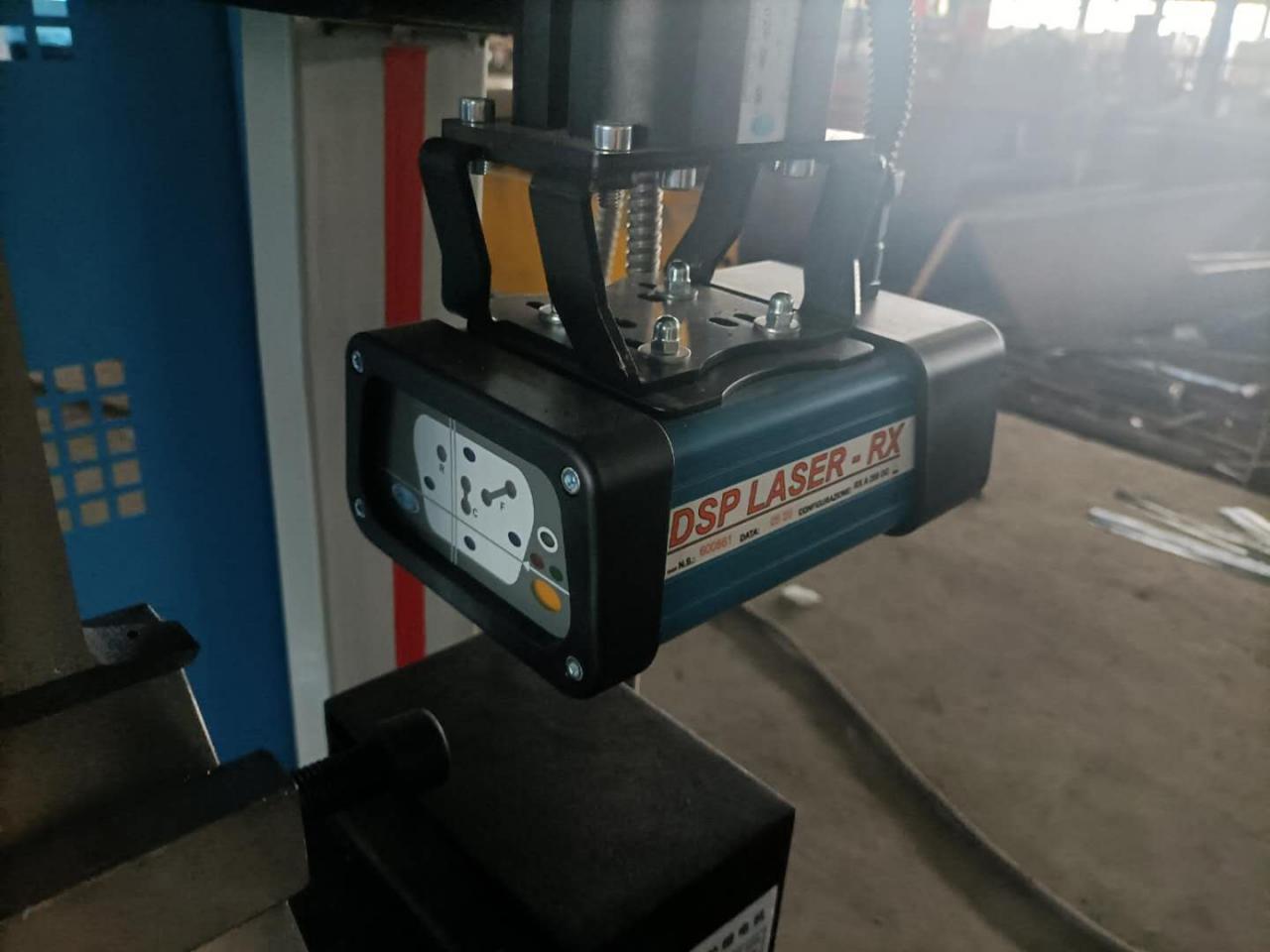 Cnc Hydraulic Press Brake Machine Bending Servo Electric Press Brake 40T آلة ضغط هيدروليكي باستخدام الحاسب الآلي آلة ثني مكابس الضغط الكهربائية 40T