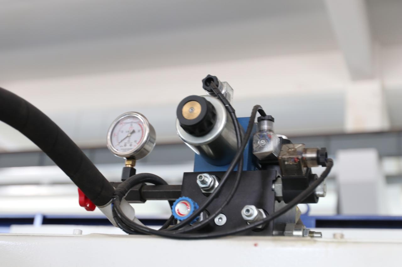 Cnc Hydraulic Press Brake Machine Bending Servo Electric Press Brake 40T آلة ضغط هيدروليكي باستخدام الحاسب الآلي آلة ثني مكابس الضغط الكهربائية 40T