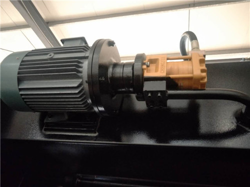 Da53t Cnc System Controller 125t4000 3+1 Axis Cnc Hydraulic Press Brake With Good Quality Da53t Cnc System Controller 125t4000 3 + 1 محور مكبس هيدروليكي باستخدام الحاسب الآلي بجودة جيدة