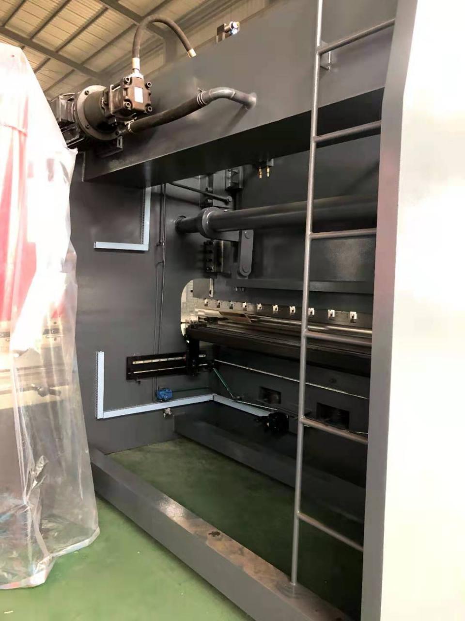 Da53t Cnc System Controller 125t4000 3+1 Axis Cnc Hydraulic Press Brake With Good Quality Da53t Cnc System Controller 125t4000 3 + 1 محور مكبس هيدروليكي باستخدام الحاسب الآلي بجودة جيدة