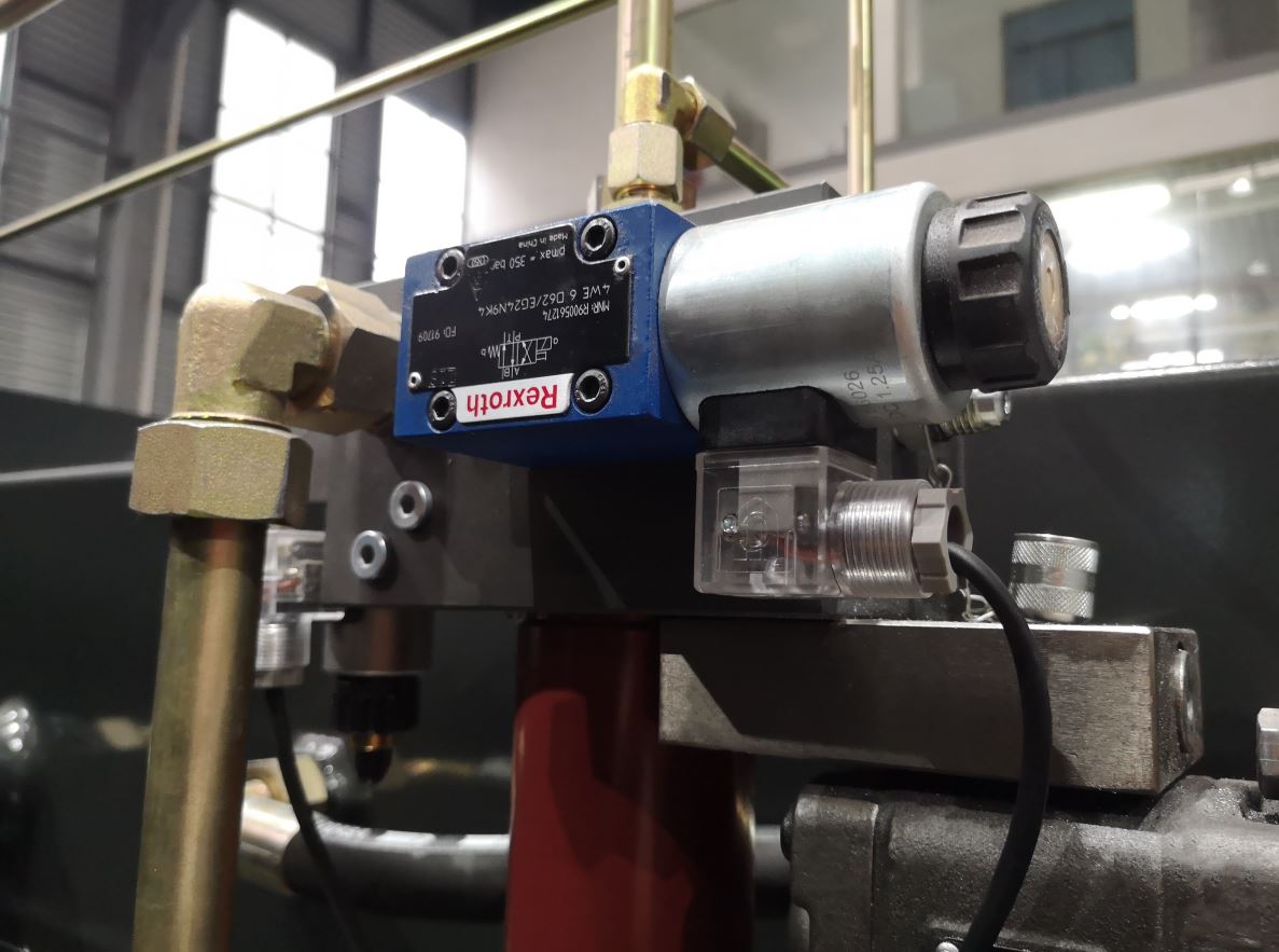 Delem Da66t 125 3+1 4+1 6+1 8+1 Cnc Hydraulic Press Brake For Metal Plate Bending Delem Da66t 125 3 + 1 4 + 1 6 + 1 8 + 1 Cnc الفرامل الهيدروليكية الصحافة لثني الألواح المعدنية