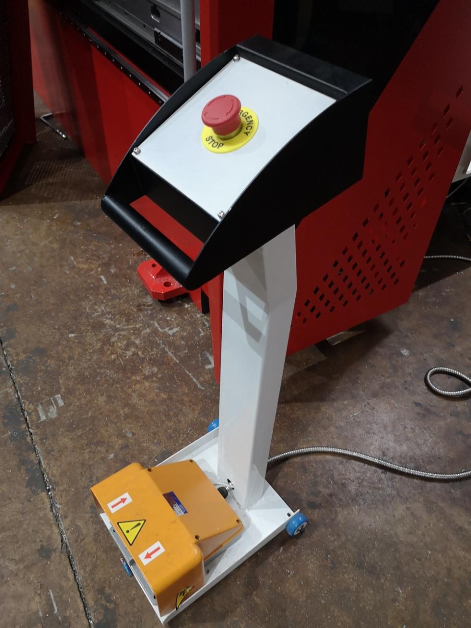 Delem Da66t 125 3+1 4+1 6+1 8+1 Cnc Hydraulic Press Brake For Metal Plate Bending Delem Da66t 125 3 + 1 4 + 1 6 + 1 8 + 1 Cnc الفرامل الهيدروليكية الصحافة لثني الألواح المعدنية