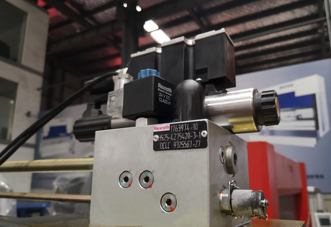 Delem Da66t 125 3+1 4+1 6+1 8+1 Cnc Hydraulic Press Brake For Metal Plate Bending Delem Da66t 125 3 + 1 4 + 1 6 + 1 8 + 1 Cnc الفرامل الهيدروليكية الصحافة لثني الألواح المعدنية