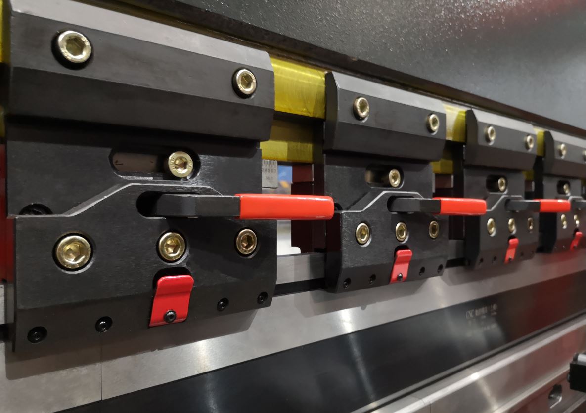 Delem Da66t 125 3+1 4+1 6+1 8+1 Cnc Hydraulic Press Brake For Metal Plate Bending Delem Da66t 125 3 + 1 4 + 1 6 + 1 8 + 1 Cnc الفرامل الهيدروليكية الصحافة لثني الألواح المعدنية