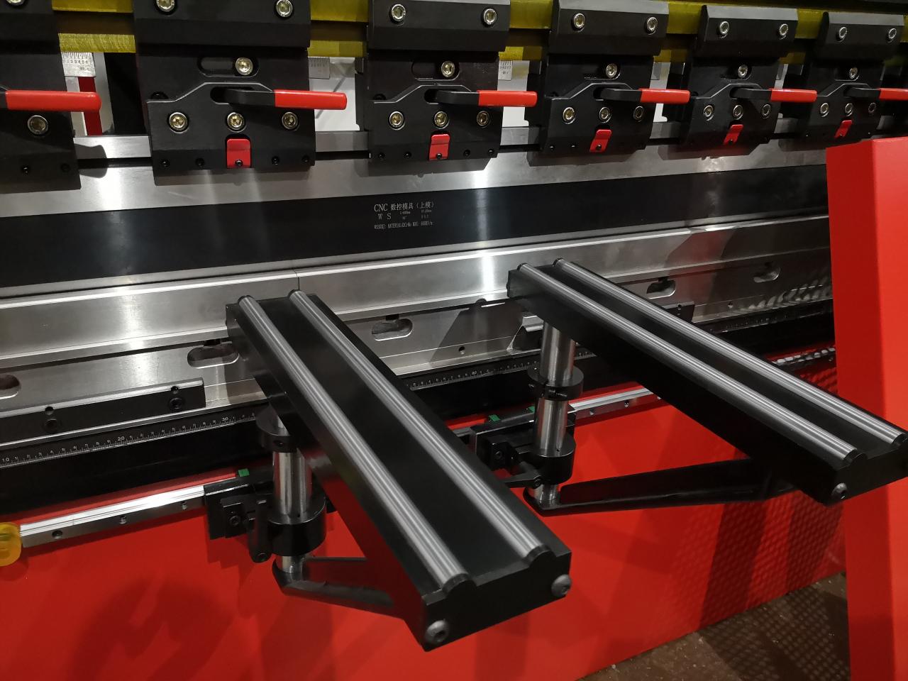 Delem Da66t 125 3+1 4+1 6+1 8+1 Cnc Hydraulic Press Brake For Metal Plate Bending Delem Da66t 125 3 + 1 4 + 1 6 + 1 8 + 1 Cnc الفرامل الهيدروليكية الصحافة لثني الألواح المعدنية