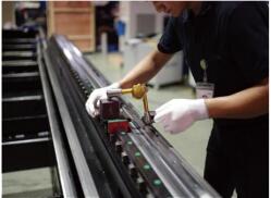 Fiber Laser Cutting Machine Masterline 8kw,4000x2000mm,With Ipg Laser Source آلة القطع بليزر الألياف Masterline 8kw ، 4000x2000mm ، مع مصدر ليزر Ipg