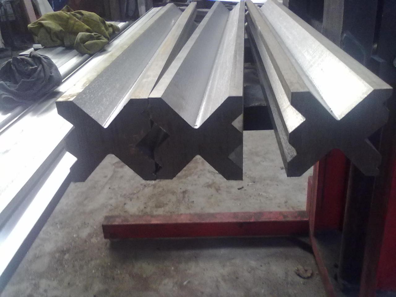 Full Automatic High Power Sheet Bending Machine And Cnc Press Brake Machine آلة ثني الألواح الأوتوماتيكية الكاملة ذات الطاقة العالية وآلة الفرامل الصحافة باستخدام الحاسب الآلي