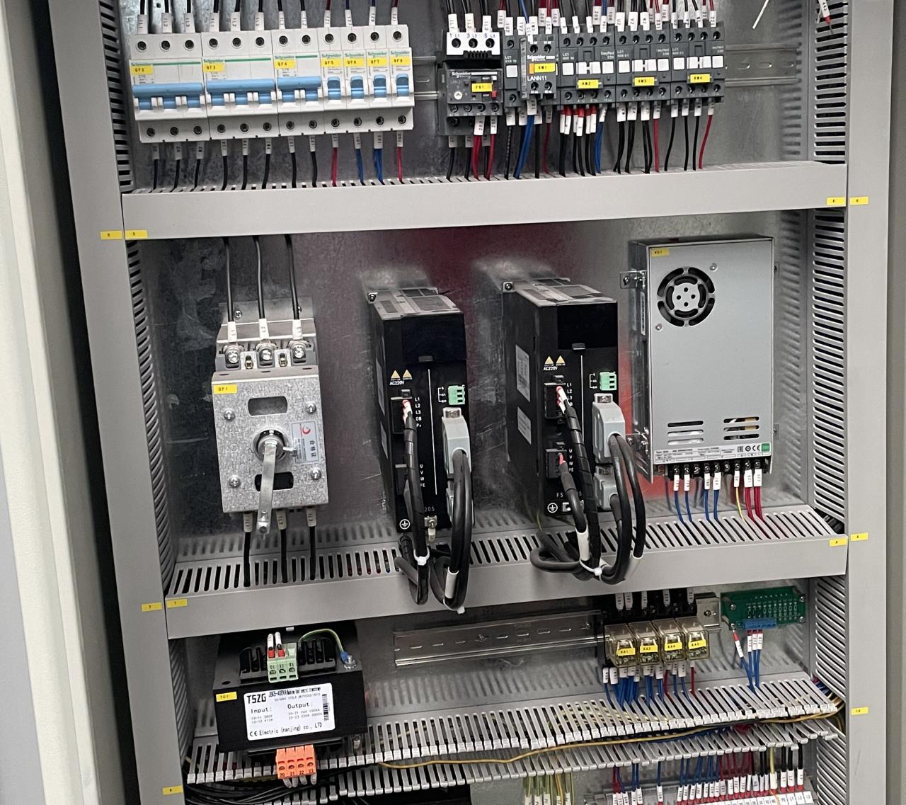High Quality 3m Press Brake Machine Hydraulic 100 Ton For Sheet Metal Bending عالية الجودة 3m الصحافة الفرامل آلة هيدروليكية 100 طن لثني الصفائح المعدنية