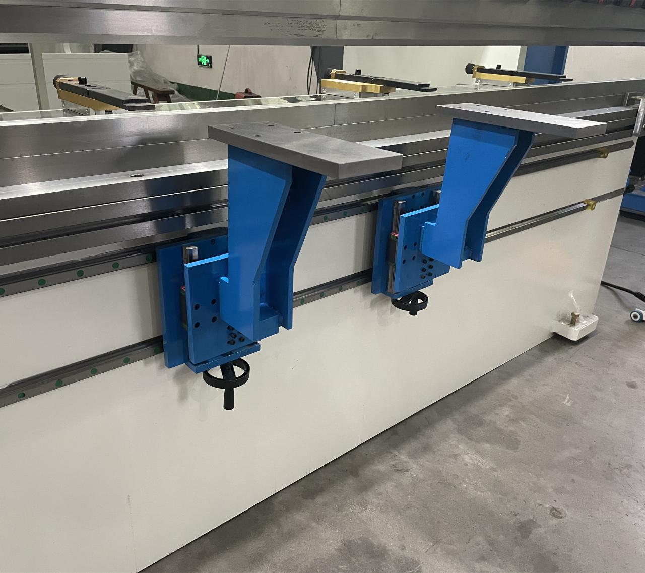 High Quality 3m Press Brake Machine Hydraulic 100 Ton For Sheet Metal Bending عالية الجودة 3m الصحافة الفرامل آلة هيدروليكية 100 طن لثني الصفائح المعدنية