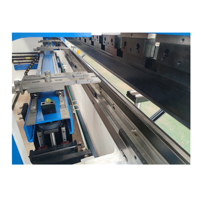 Hydraulic Press Brake Of 130t/3200mm 4+1 Axis Delem Da53t Cnc Press Brake مكبس هيدروليكي بضغط 130t / 3200mm 4 + 1 محور Delem Da53t Cnc Press Brake