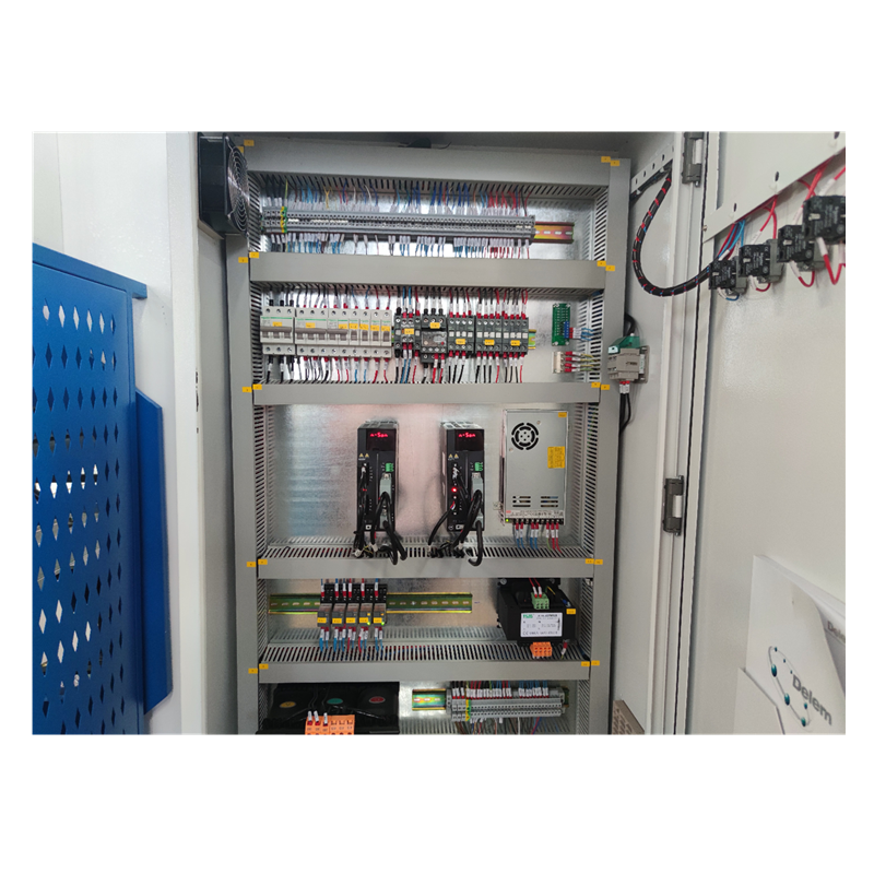 Hydraulic Press Brake Of 130t/3200mm 4+1 Axis Delem Da53t Cnc Press Brake مكبس هيدروليكي بضغط 130t / 3200mm 4 + 1 محور Delem Da53t Cnc Press Brake