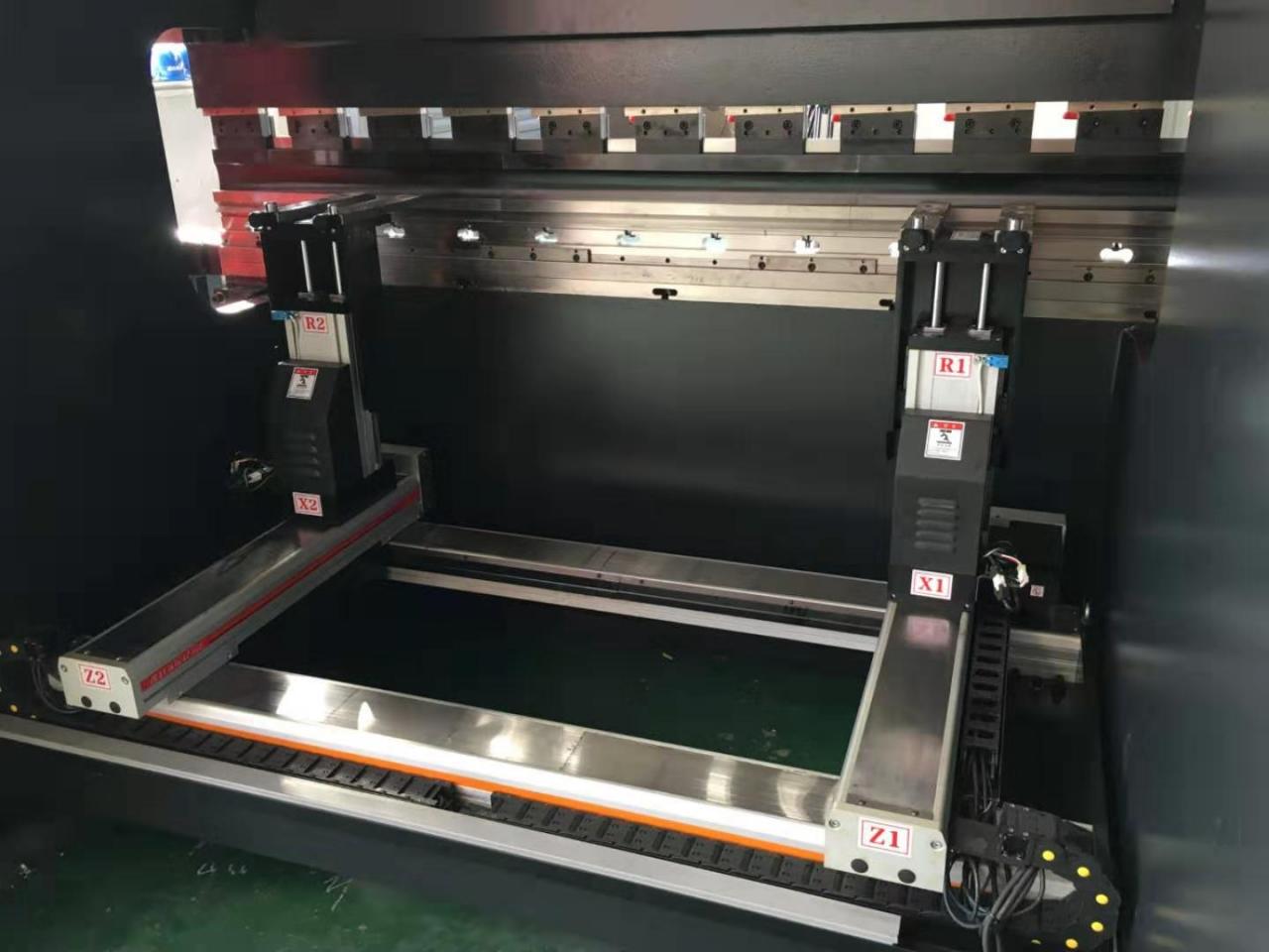 الهيدروليكية الفولاذ المقاوم للصدأ Wc67y / k-300/6000 قالب التتويج الصحافة الفرامل