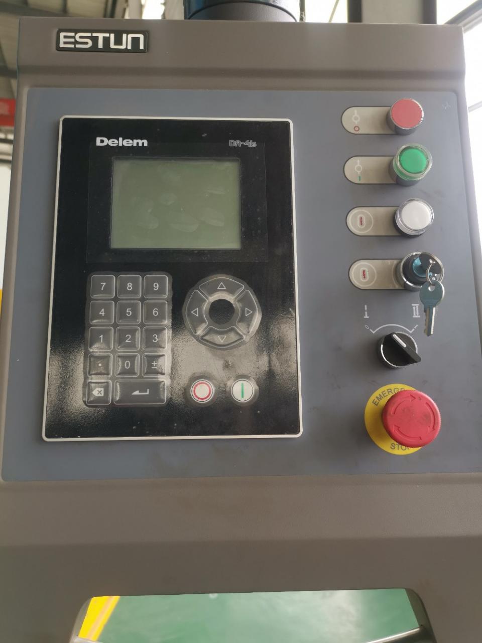 الهيدروليكية الفولاذ المقاوم للصدأ Wc67y / k-300/6000 قالب التتويج الصحافة الفرامل